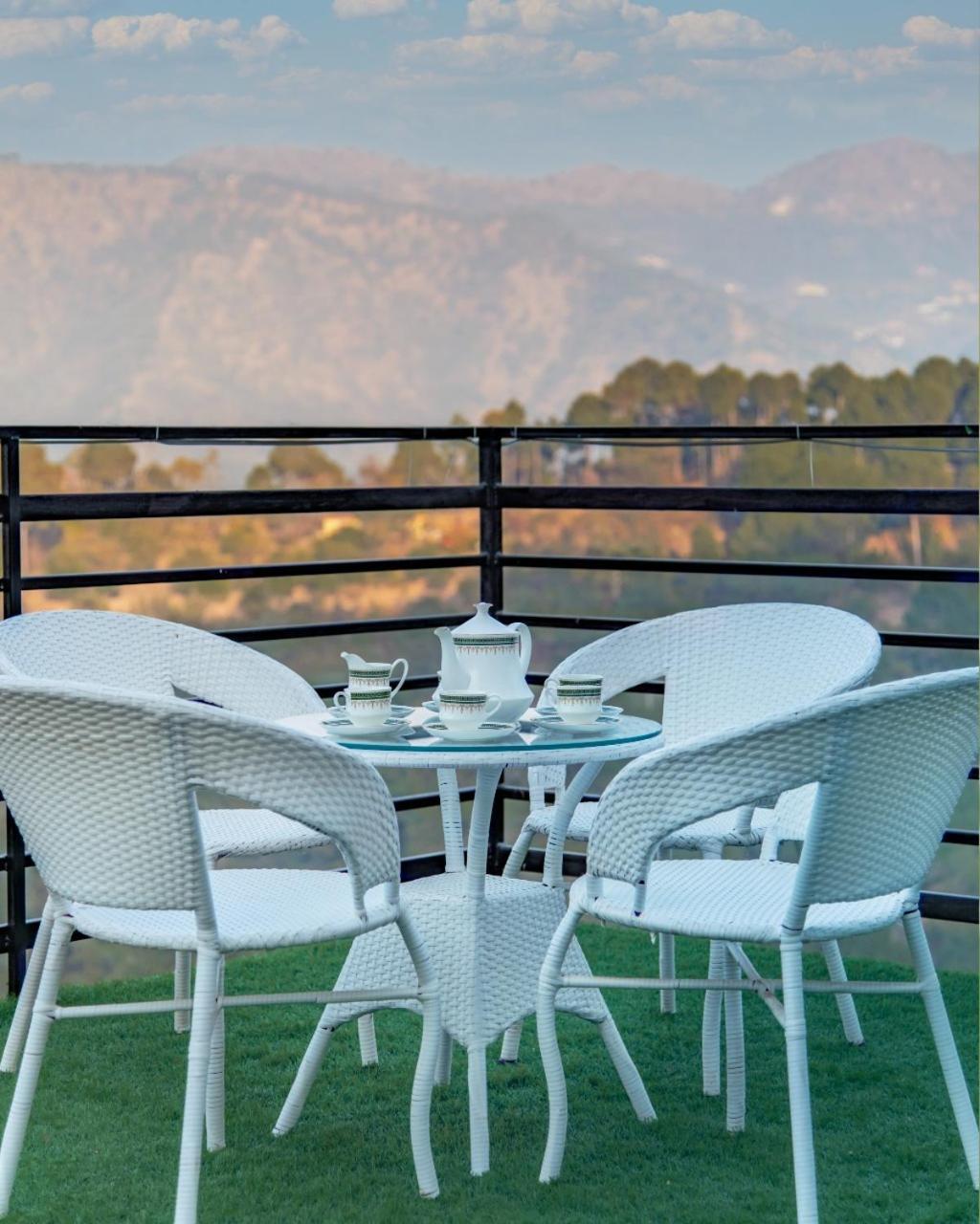 Himalyan Basera I Pvt Balcony I Serviced Apt I By Exotic Stays Касаули Экстерьер фото